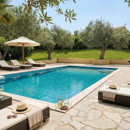 Estrella Prive With Private Pool And Billiard فيلة