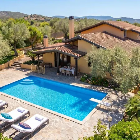 Estrella Prive With Private Pool And Billiard